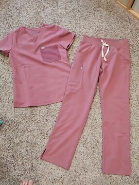 Figs Scrub Set- Catarina Top- Kade Bottoms- XS- Mauve
